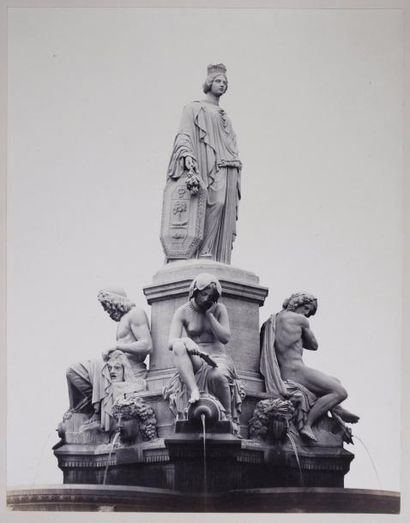 Baldus et Fescourt
Trois vues de la fontaine...