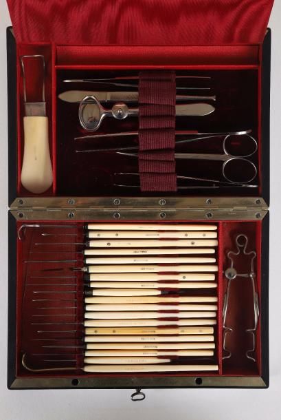 Coffret de chirurgie oculaire signé 'Charrière...