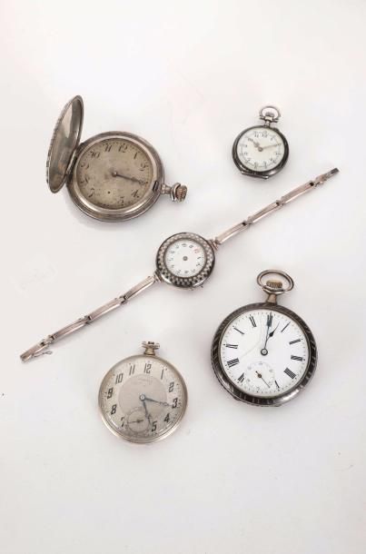 Trois montres de gousset, une montre de col...