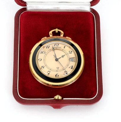 Montre en or à quantième et à réveil signée...