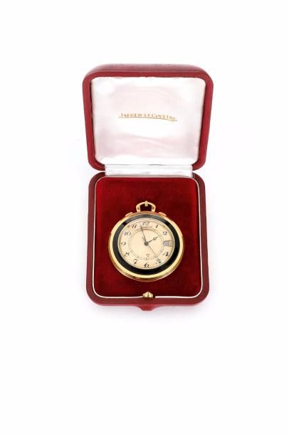 Montre en or à quantième et à réveil signée...