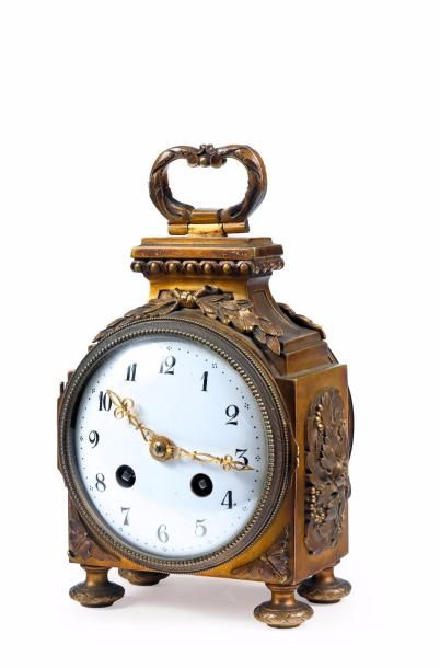 Pendule d'officier en bronze doré (terne)...