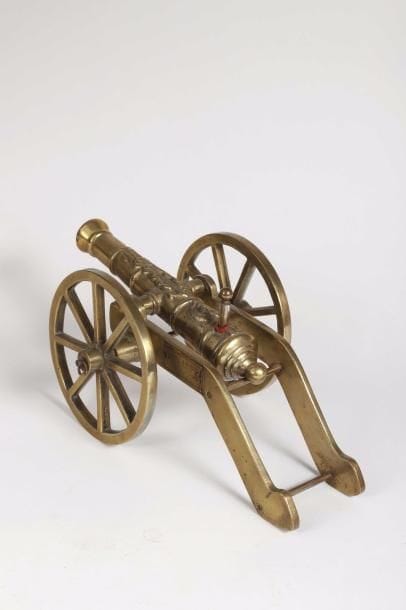 Pistolet de Volta en forme de canon signé...