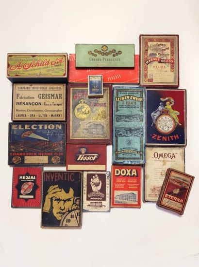 Collection de boîtes en carton, la plupart...