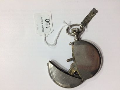 Briquet en acier en forme de montre de poche.D....