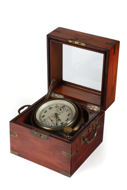 Chronomètre de marine russe à contacts signé,...