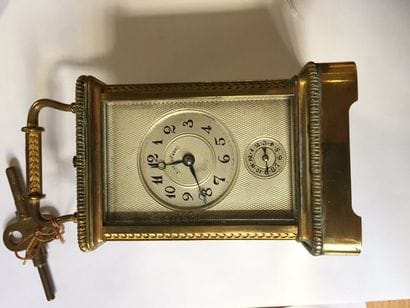 Pendulette de voyage à réveil de L. Leroy...