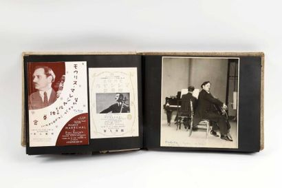 [VOYAGES]. Album avec couverture en toile...