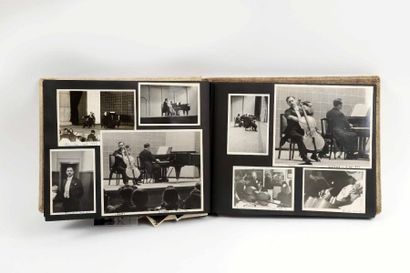 [VOYAGES]. Album avec couverture en toile...