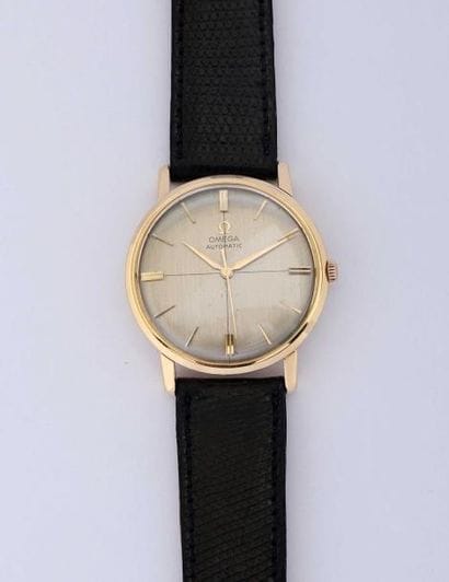 OMEGA
Montre d'homme ronde (diamètre: 33,7mm)...