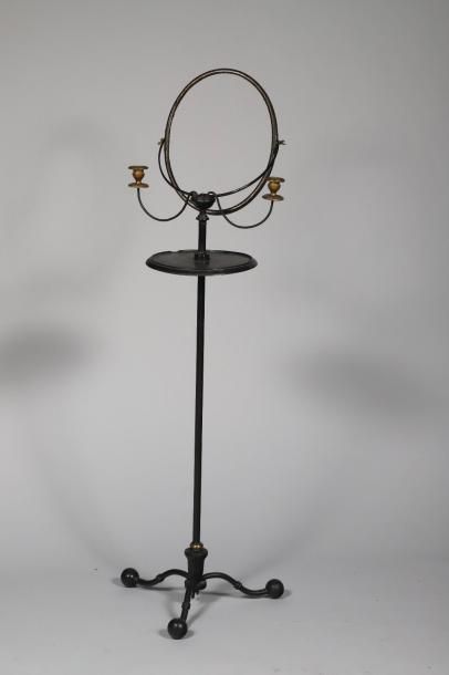 H.119 cm. Petite barbière de voyage en fer...
