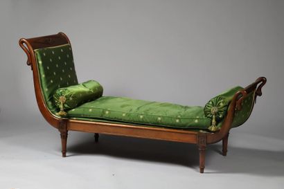 H.88 - L. 178 - I. 162 cm Méridienne en acajou...