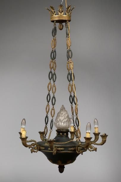 H.128 cm - D. 70 cm. Lustre plafonnier en...
