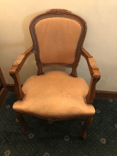 Fauteuil.
Total environ: 56.