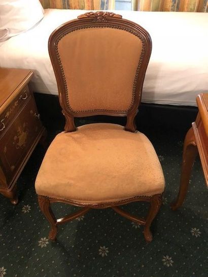 Chaise.
Total environ: 59.