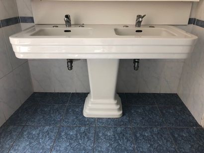 SALLE DE BAIN Vasques.
Doubles [total environ:...