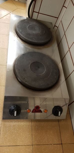 Une double plaque éléctrique de cuisson ...