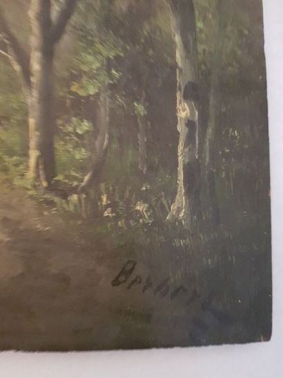 Femme au fichu sur un chemin en lisière de...