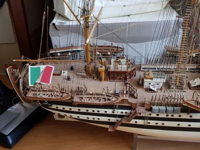 Maquette de bâteau 3 mâts (coque blanche)....