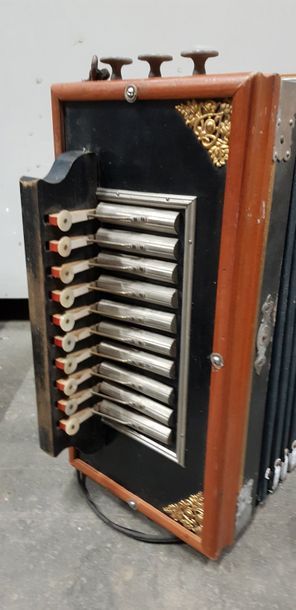 Deux accordeons.