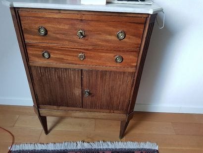 Petit Lot de mobilier courant à l’étage :...