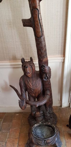 Dans le goût de la FORET NOIRE

Porte-manteau...