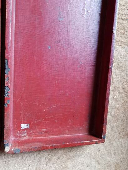 Boîte rectangulaire en laque (accidents)....