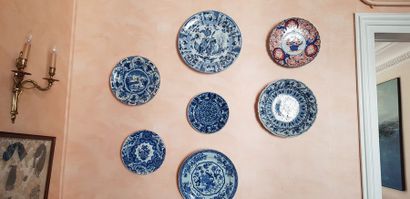 Ensemble de 6 assiettes et plats en faïence...