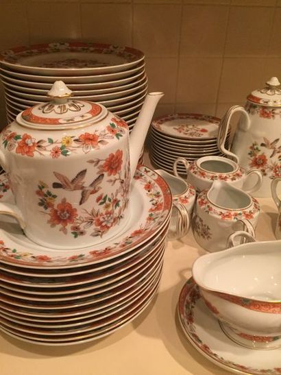 Service de table de119 pièces, en porcelaine...