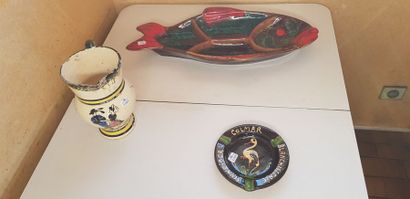 Partie de service à thé en porcelaine et...