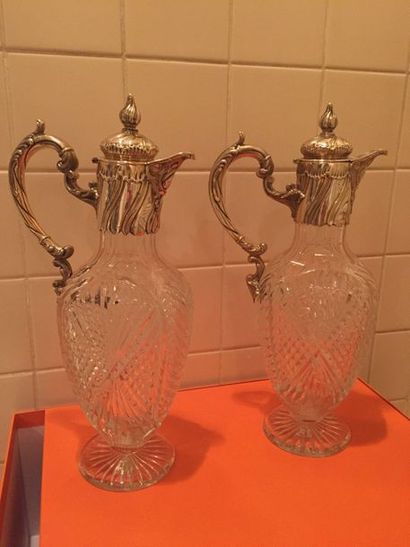 Paire de carafes à vin en cristal et monture...