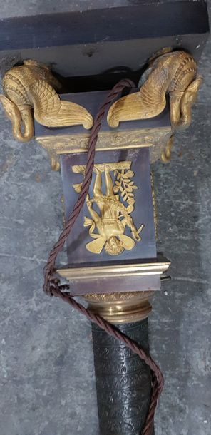Pied de lampe en bronze patiné et bronze...