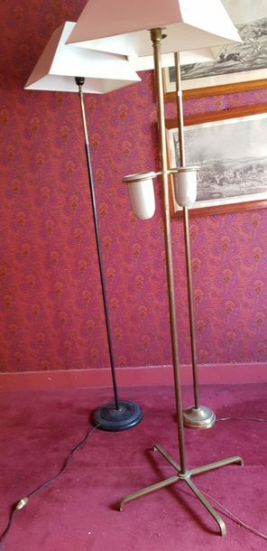 Deux lampadaires en laiton