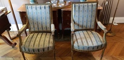 Ensemble d'une paire de fauteuils et d'un...