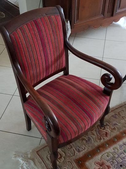 1 fauteuil à accotoirs crosse style Restauration...