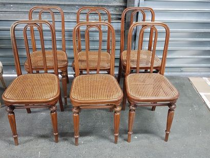 THONET, WIEN

Suite de six chaises cannées...