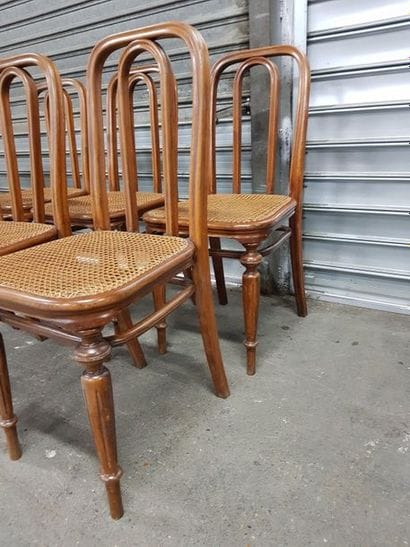 THONET, WIEN

Suite de six chaises cannées...