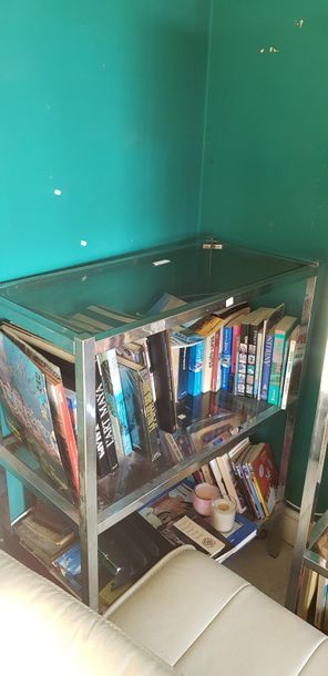 Ensemble de mobilier en acier, métal et verre...