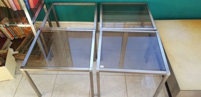 Ensemble de mobilier en acier, métal et verre...