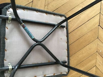 Trois chaises Airborne, désignées par André...