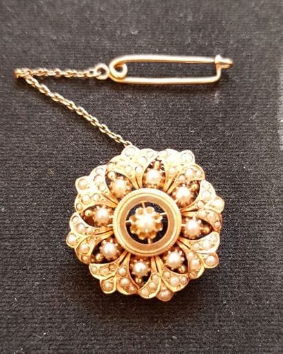 Broche circulaire en or jaune 18K à décor...