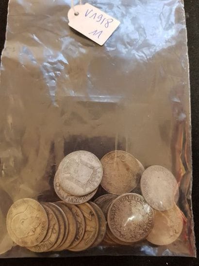 VRAC: Lot de 23 pièces métaux et monnaies...