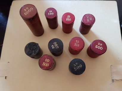 Lot de 10 porte-louis (cuir et métal)