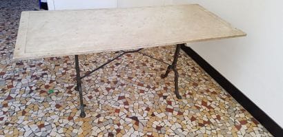 Table de bistrot à plateau marbre rectangulaire...