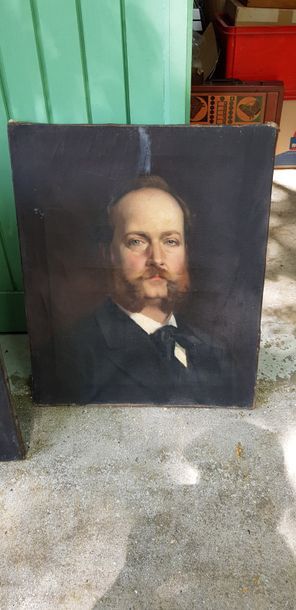Deux portraits de famille, Toile dont une...