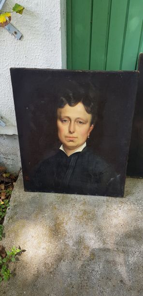 Deux portraits de famille, Toile dont une...