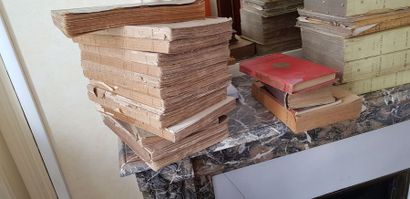 Un lot de livres diverson y joint un atl...