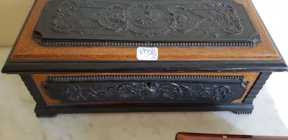 Un lot de boîtes.