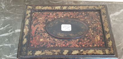 Coffret rectangulaire en laque du Japon,...