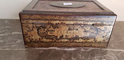 Coffret rectangulaire en laque du Japon,...